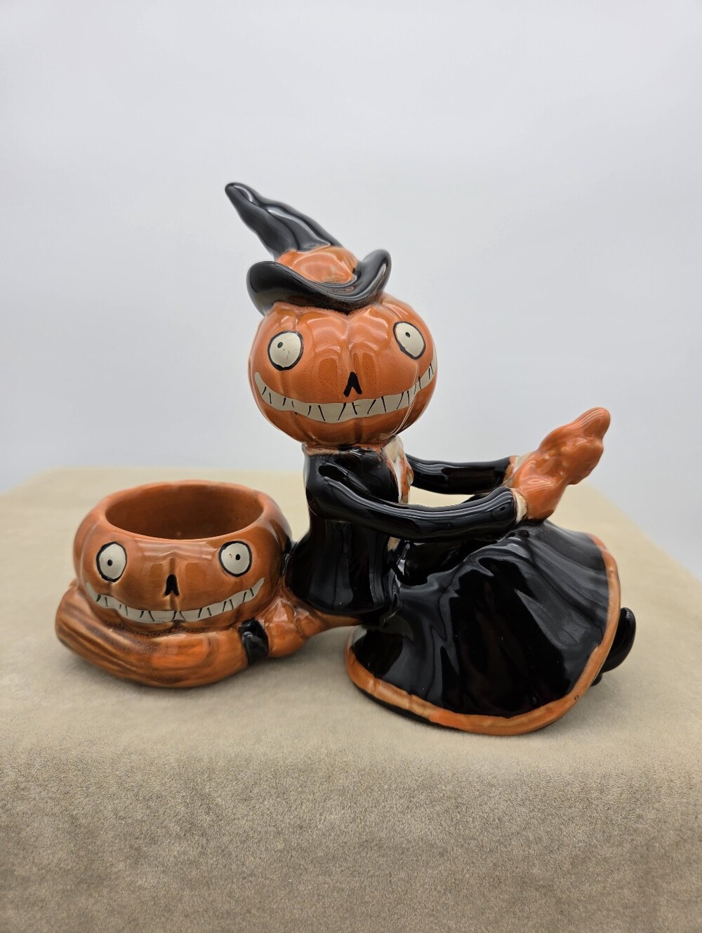 Yankee Candle 2011 Witch Pumpkin On Broom Votive Holder Halloween